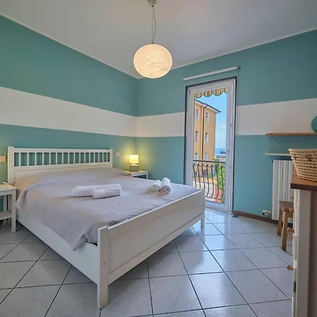 Mit Seeblick Und Privatem Garten By Interhome Casa vacanze *