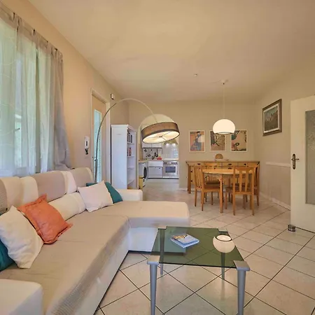 Casa vacanze Mit Seeblick Und Privatem Garten By Interhome