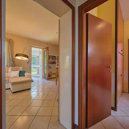 Mit Seeblick Und Privatem Garten By Interhome Casa vacanze *