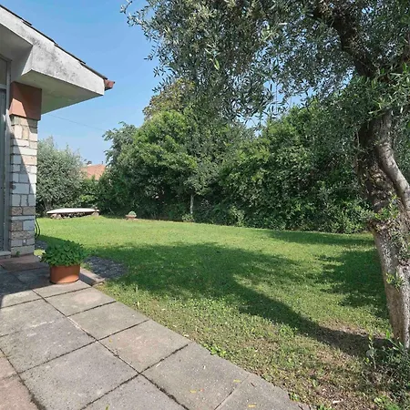 Mit Seeblick Und Privatem Garten By Interhome Casa vacanze Bardolino