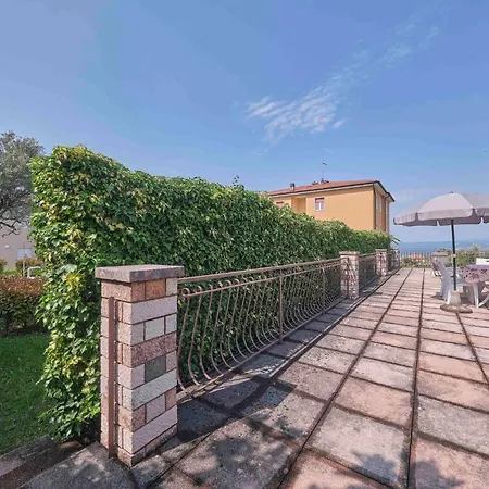 Casa vacanze Mit Seeblick Und Privatem Garten By Interhome Bardolino