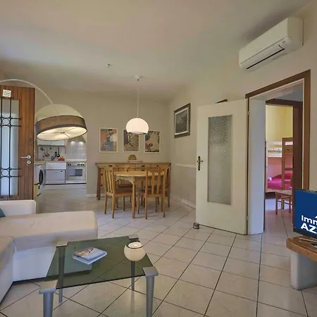 Mit Seeblick Und Privatem Garten By Interhome بيت للعطل