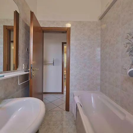 Σπίτι διακοπών Mit Seeblick Und Privatem Garten By Interhome *