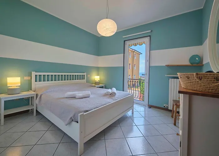 Mit Seeblick Und Privatem Garten By Interhome Vakantiehuis *