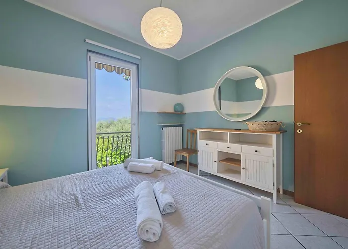 Mit Seeblick Und Privatem Garten By Interhome Vakantiehuis Bardolino