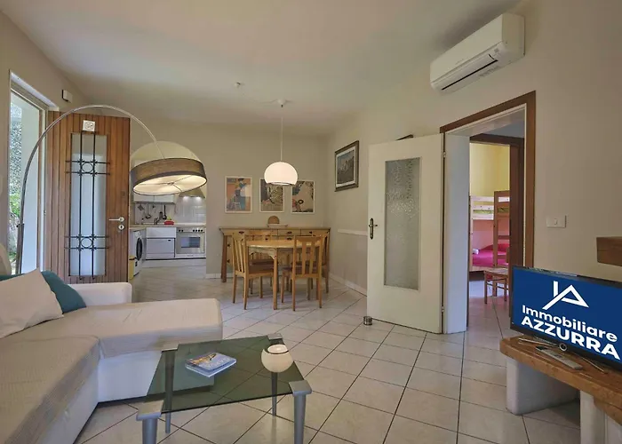 Mit Seeblick Und Privatem Garten By Interhome Vakantiehuis