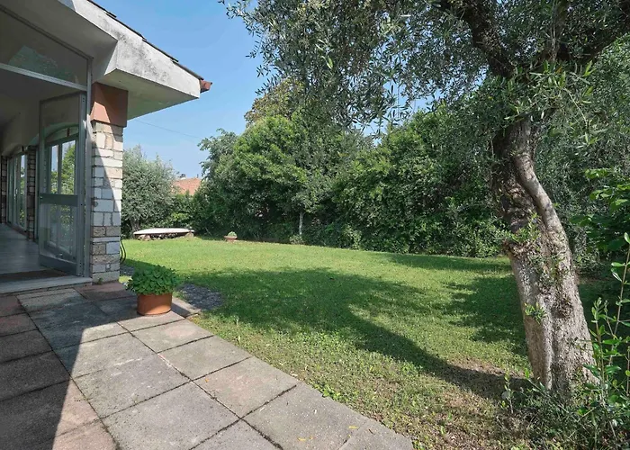 Mit Seeblick Und Privatem Garten By Interhome Vakantiehuis Bardolino